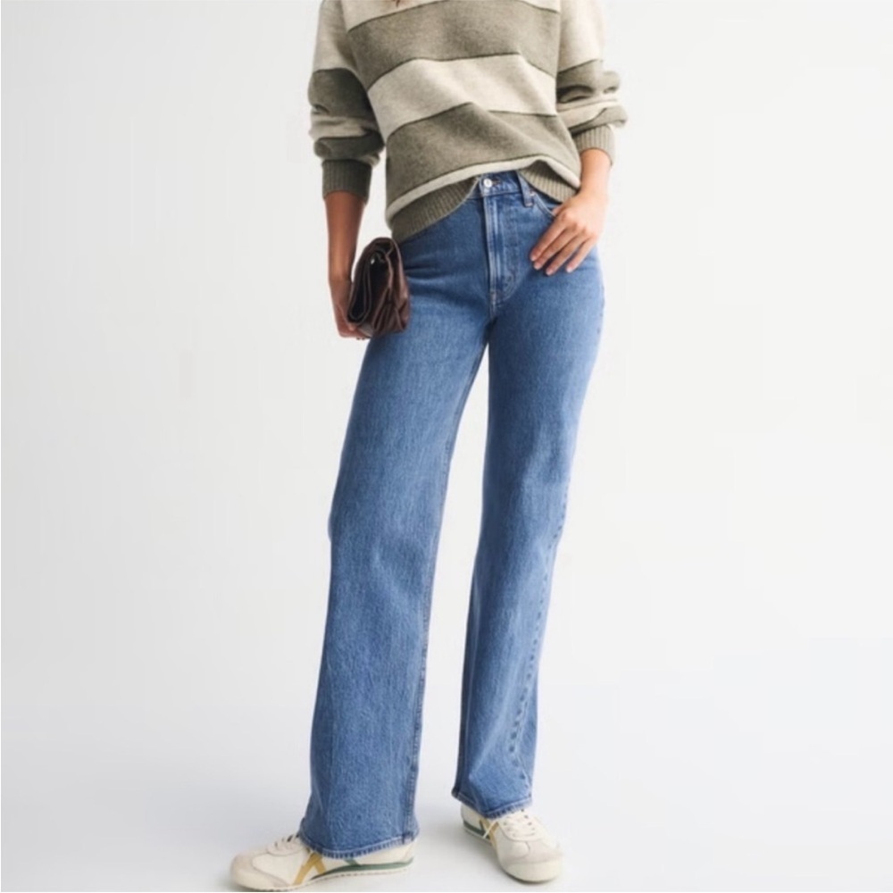 Abercrombie The 90’s Relaxed Jean High Rise 4 / 27 short